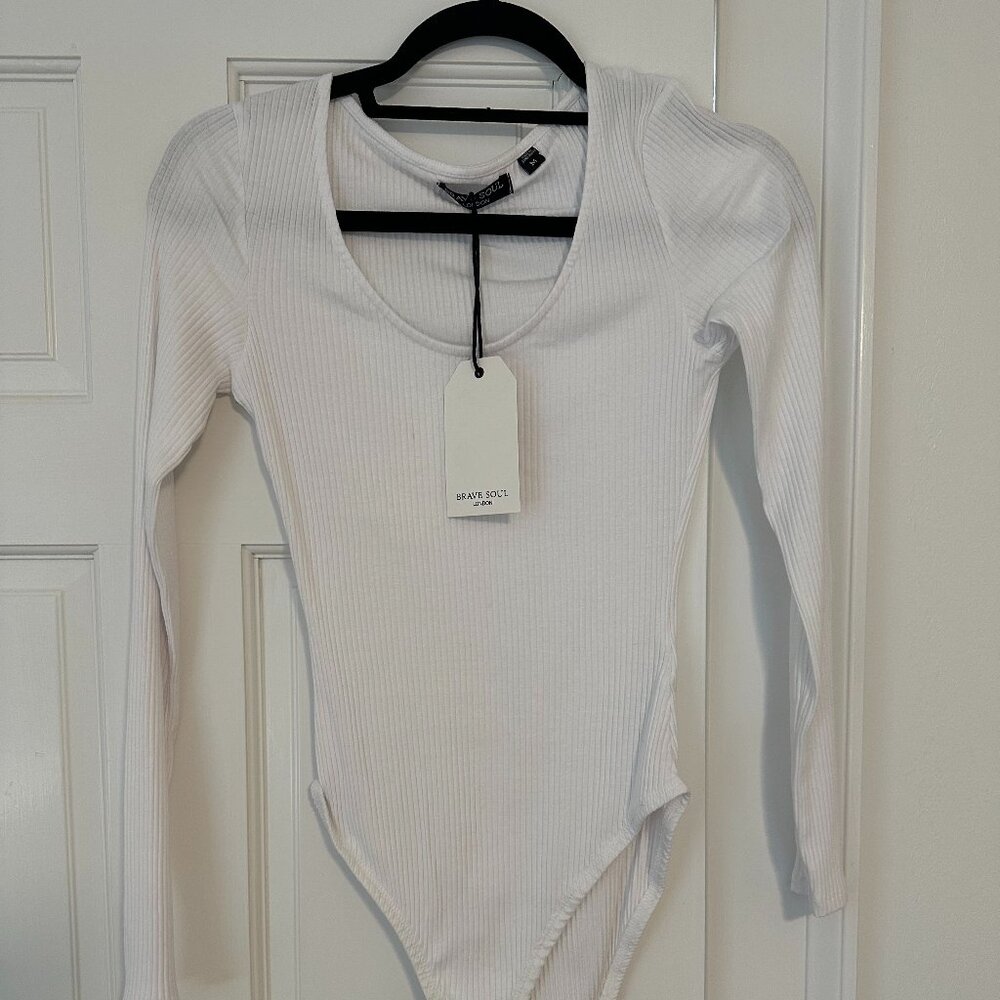 Long sleeved white ribbed bodysuit.